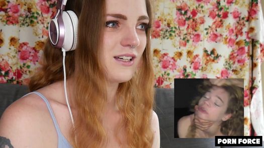 Рыжая смотрит и комментирует подборку жесткого секса