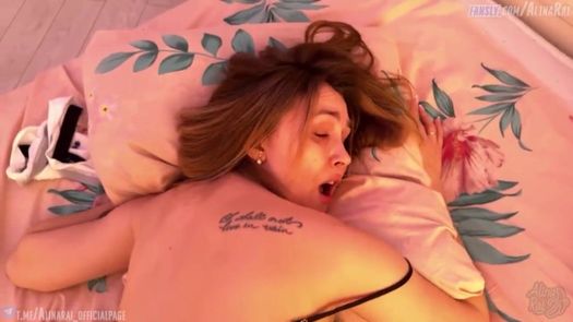 Мачеха в ночнушке получает трах во влажную пилотку