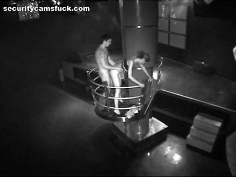 Реальная порнуха с танцовщицей в стриптиз клубе