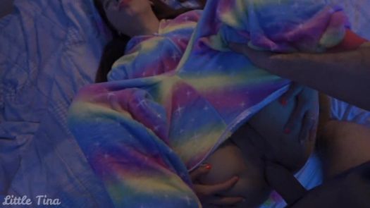 Little Tina в пижаме отдается в анал